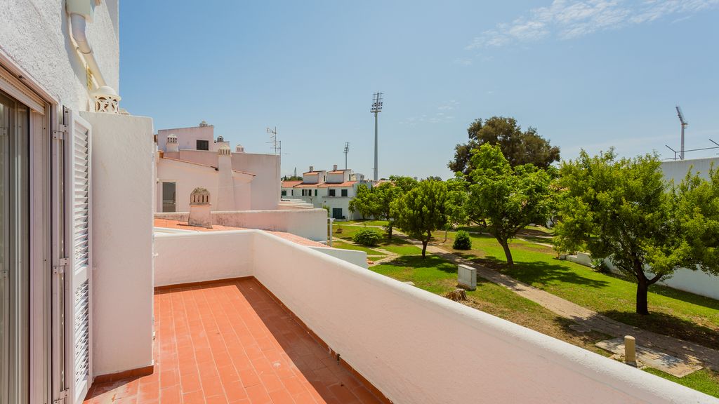 2 BDR Vilamoura Escape W/ Balcony by LovelyStay