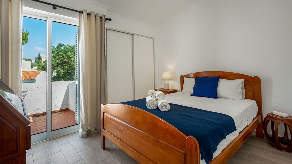 2 BDR Vilamoura Escape W/ Balcony by LovelyStay