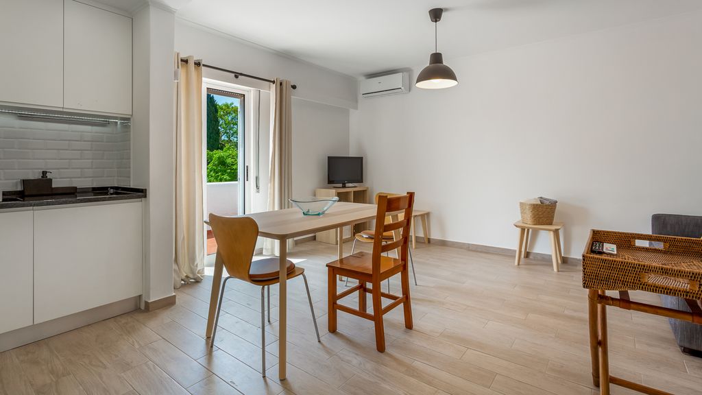 2 BDR Vilamoura Escape W/ Balcony by LovelyStay