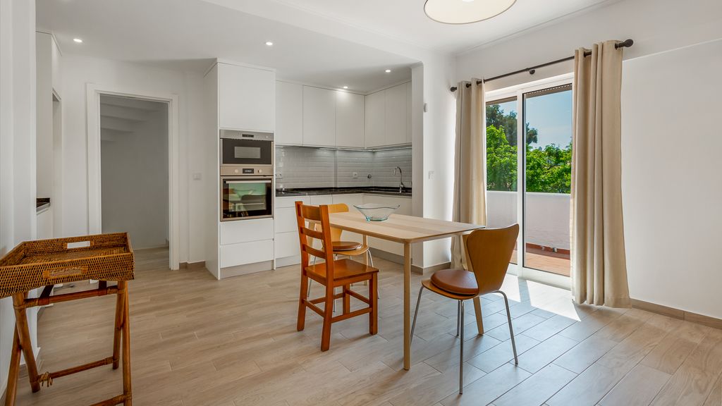 2 BDR Vilamoura Escape W/ Balcony by LovelyStay
