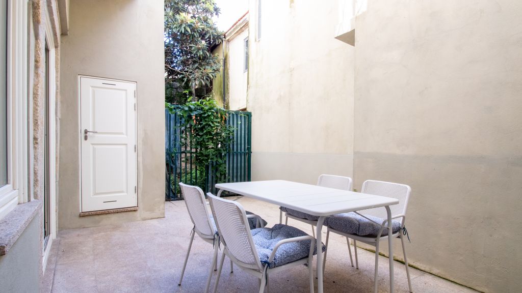 Central Stunning Duplex w/ Patio by LovelyStay