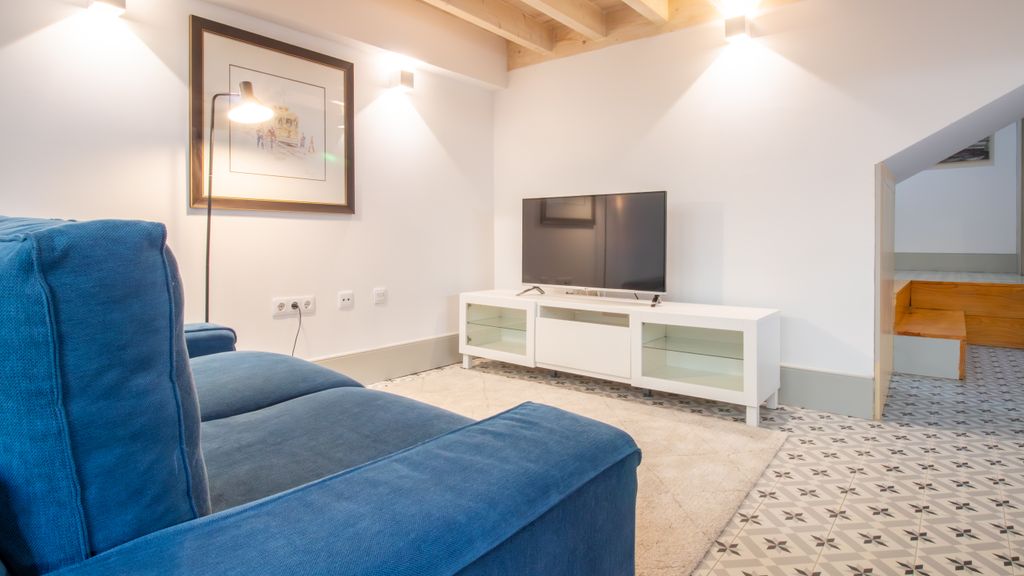 Central Stunning Duplex w/ Patio by LovelyStay