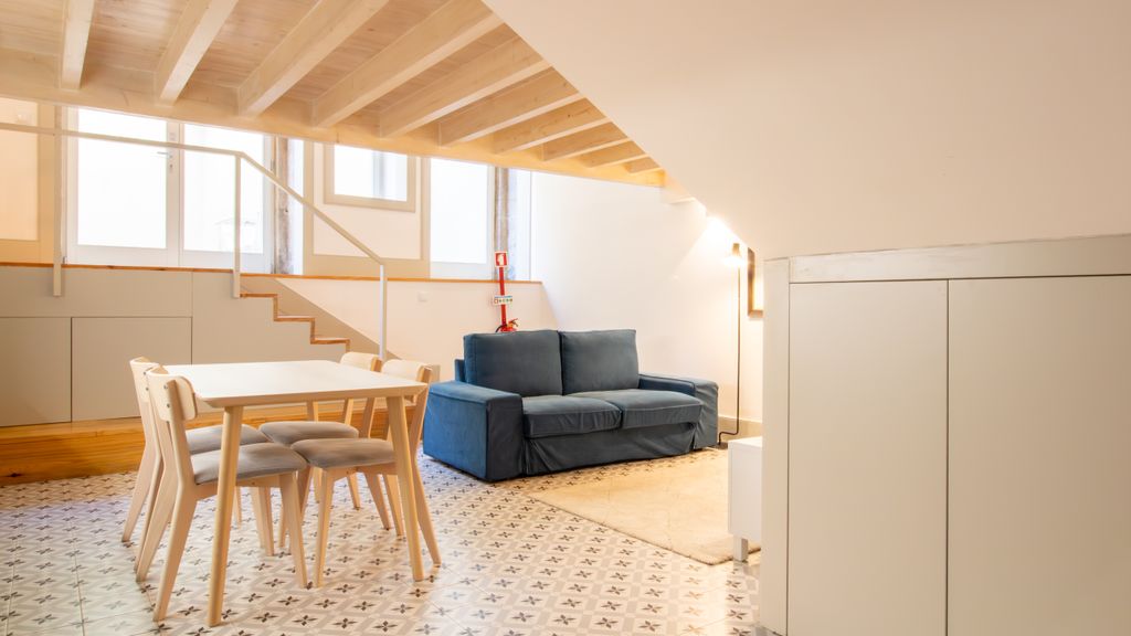 Central Stunning Duplex w/ Patio by LovelyStay