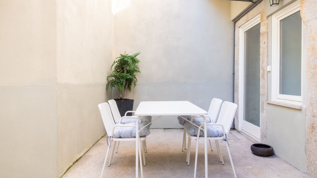 Central Stunning Duplex w/ Patio by LovelyStay
