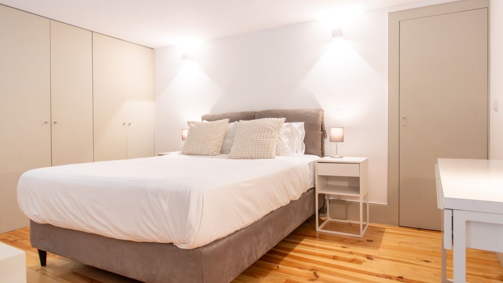 Central Stunning Duplex w/ Patio by LovelyStay