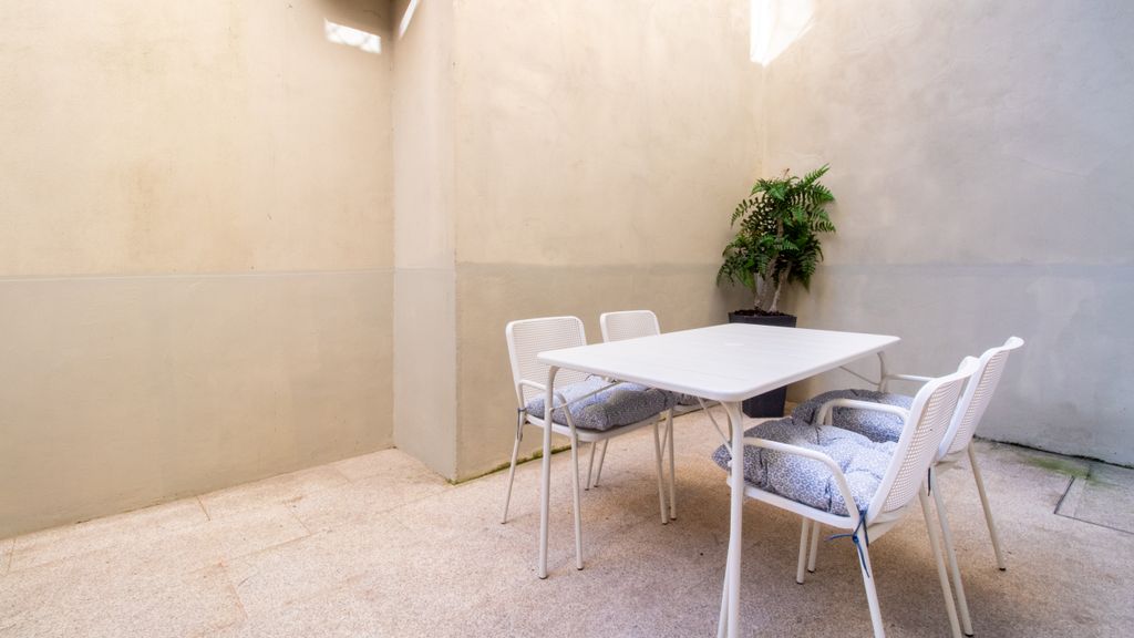 Central Stunning Duplex w/ Patio by LovelyStay
