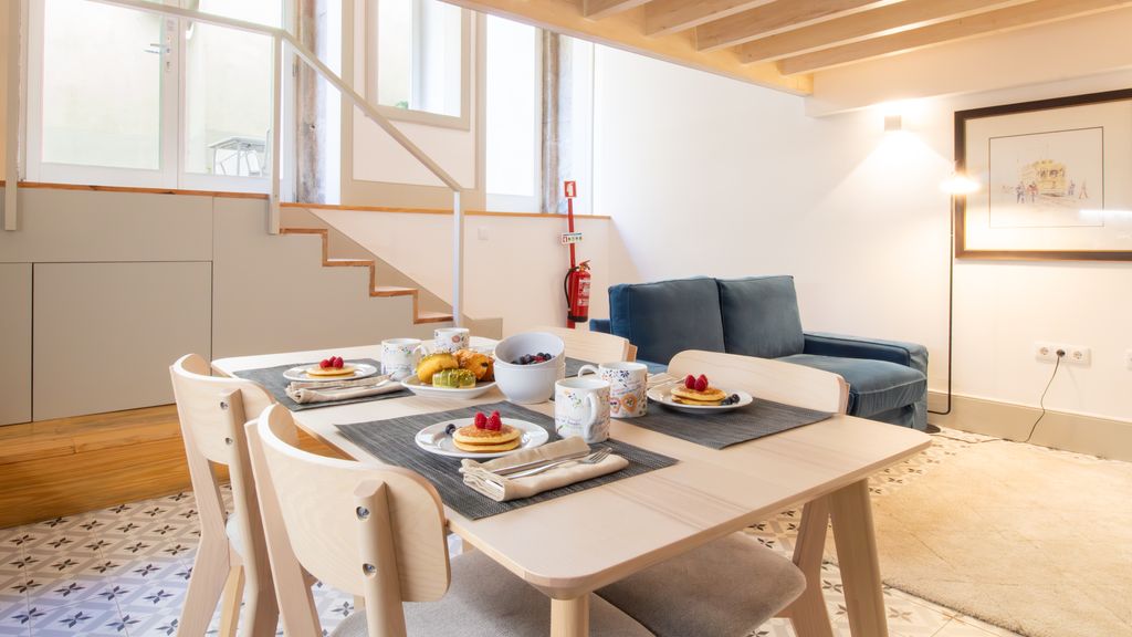 Central Stunning Duplex w/ Patio by LovelyStay