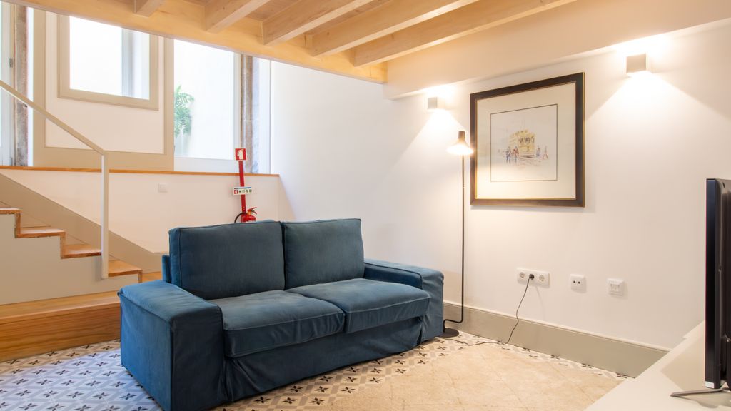 Central Stunning Duplex w/ Patio by LovelyStay