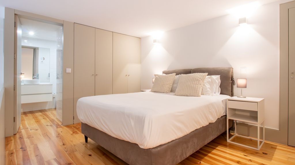 Central Stunning Duplex w/ Patio by LovelyStay