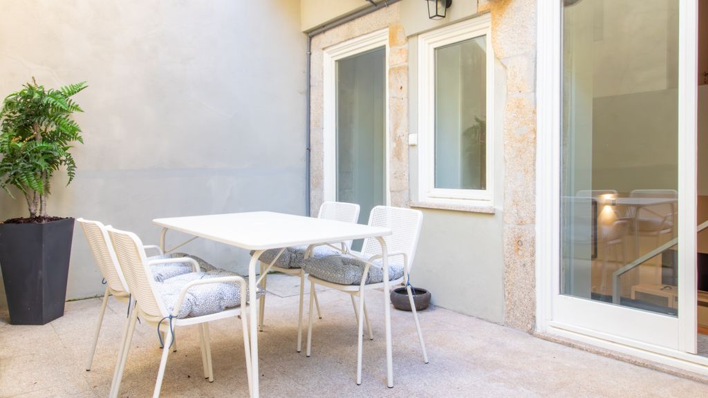 Central Stunning Duplex w/ Patio by LovelyStay