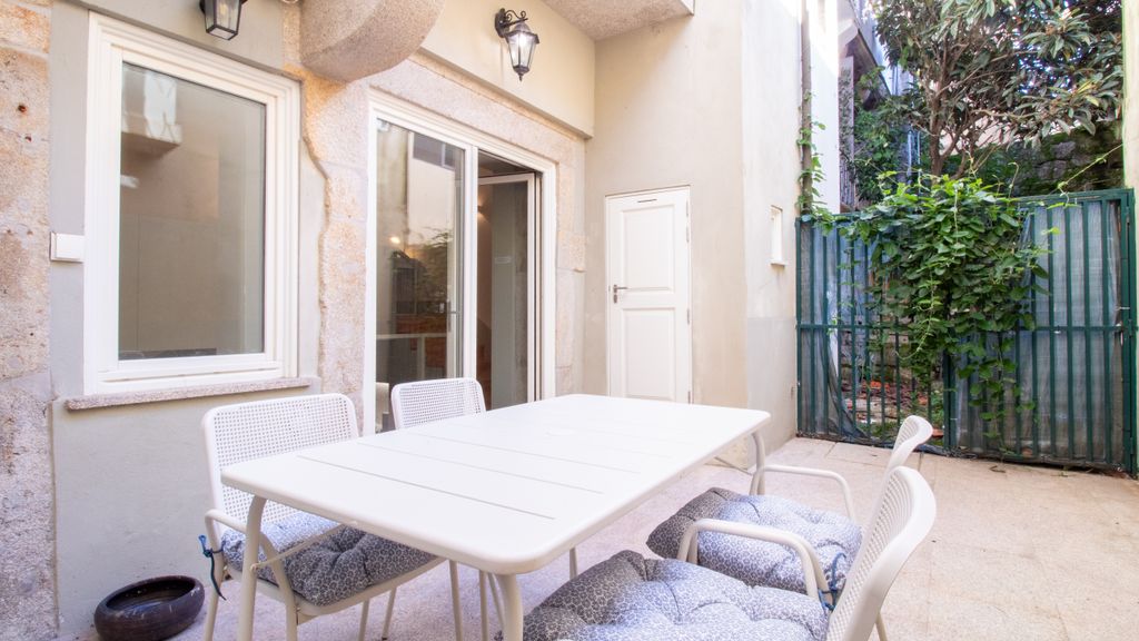 Central Stunning Duplex w/ Patio by LovelyStay
