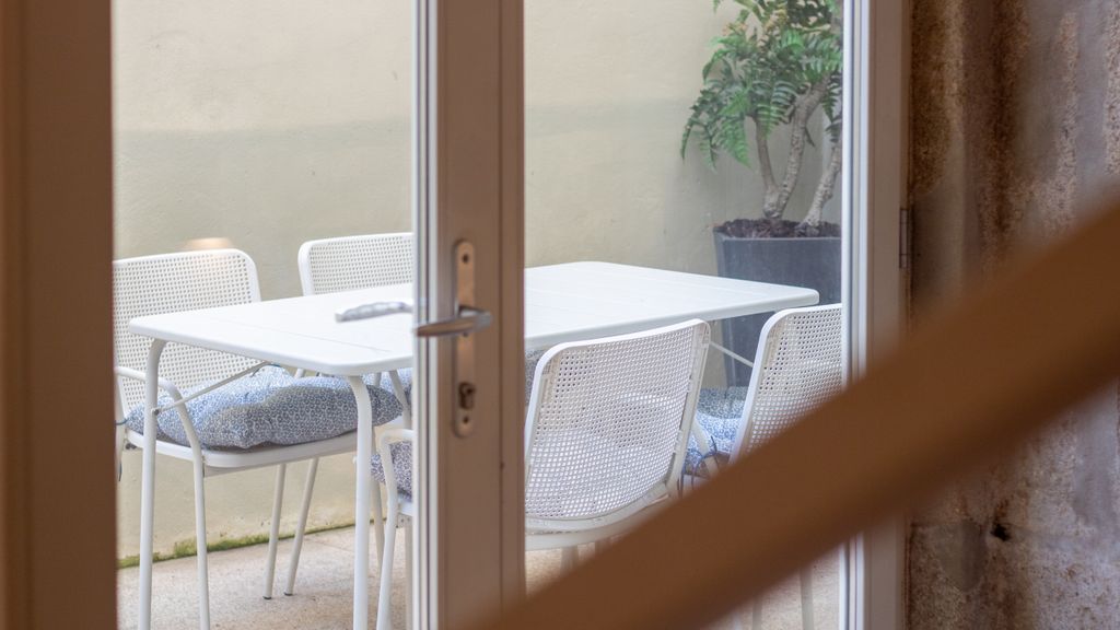 Central Stunning Duplex w/ Patio by LovelyStay