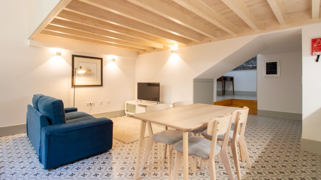 Central Stunning Duplex w/ Patio by LovelyStay