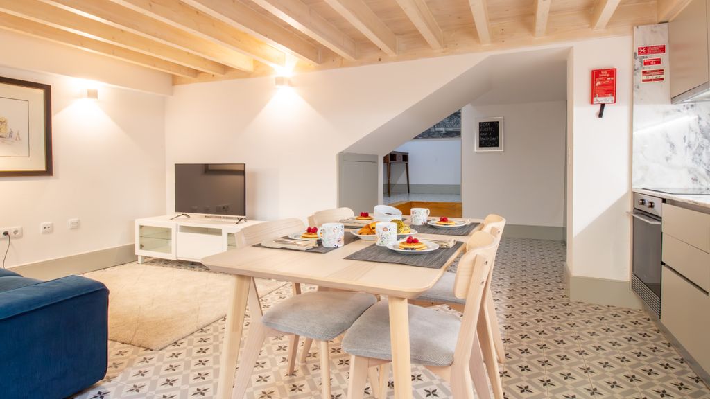 Central Stunning Duplex w/ Patio by LovelyStay