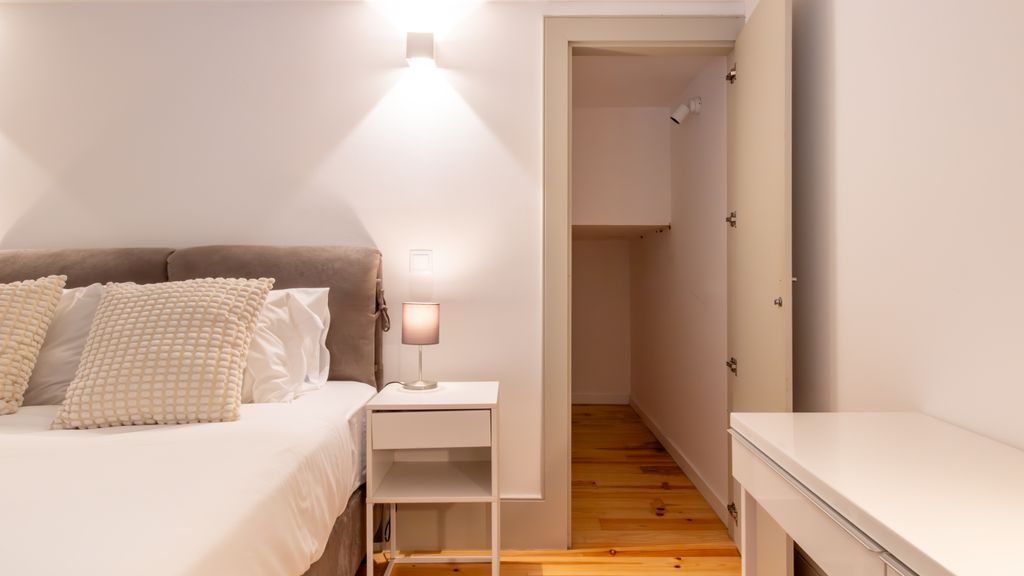 Central Stunning Duplex w/ Patio by LovelyStay