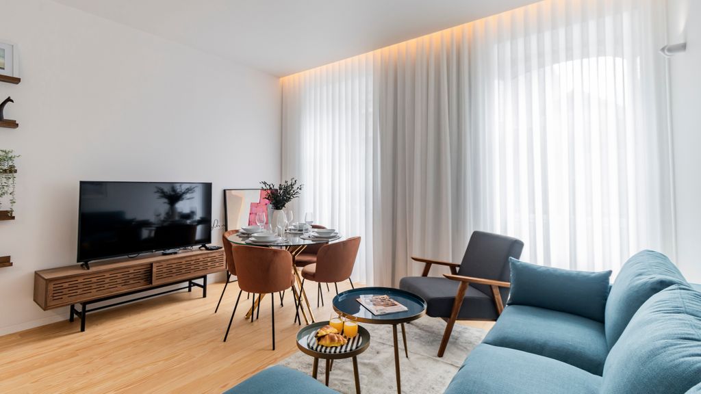 Almada 551 - 1.1 l Stylish Getaway by LovelyStay