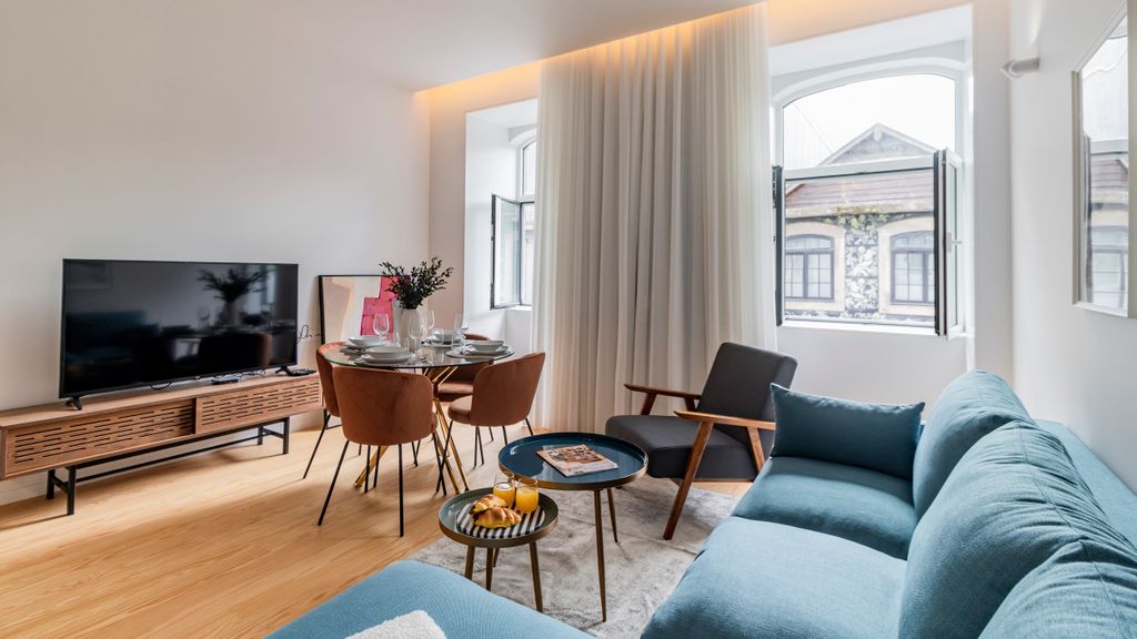 Almada 551 - 1.1 l Stylish Getaway by LovelyStay