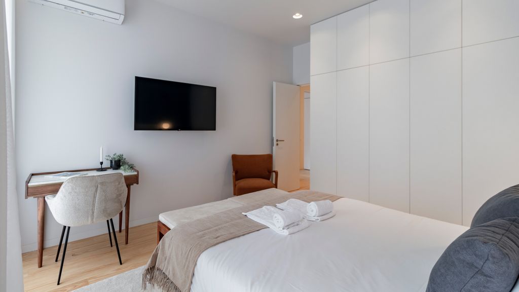Almada 551 - 1.1 l Stylish Getaway by LovelyStay