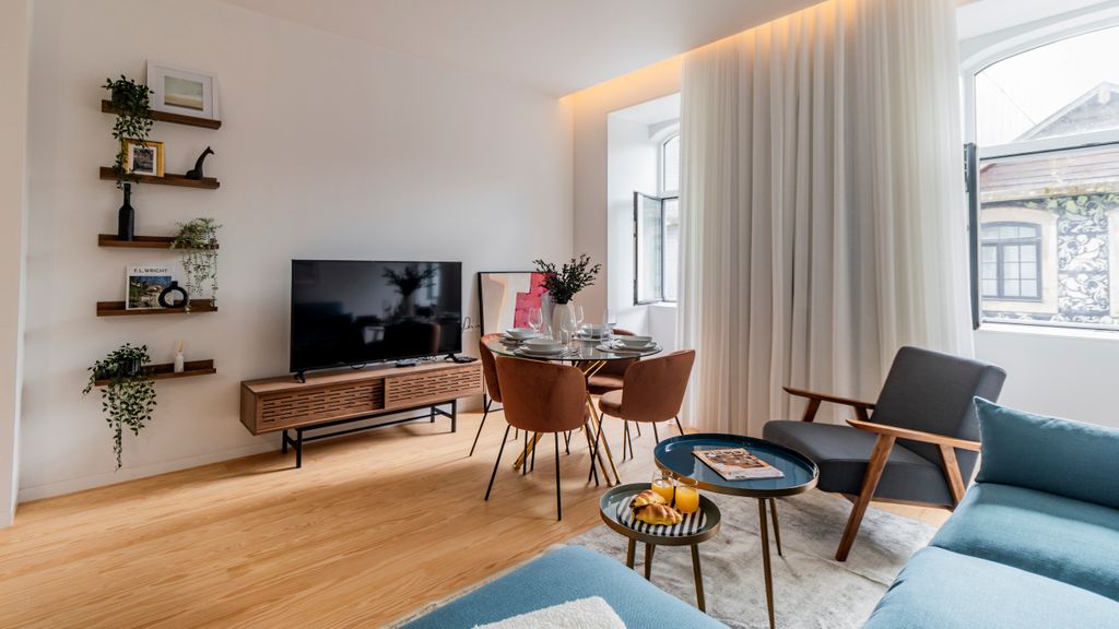 Almada 551 - 1.1 l Stylish Getaway by LovelyStay