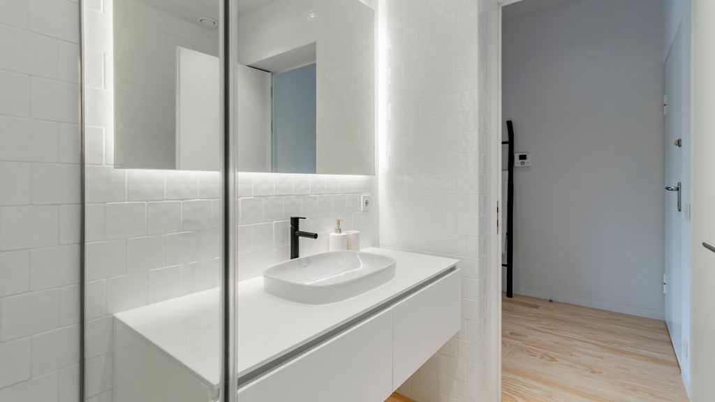 Almada 551 - 2.2 l Sleek Serenity by LovelyStay