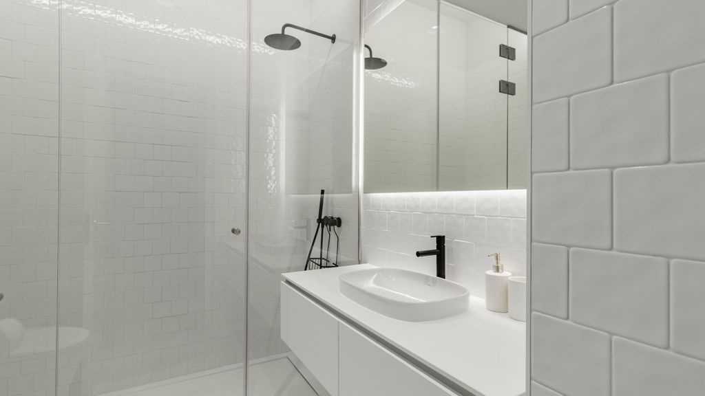 Almada 551 - 2.2 l Sleek Serenity by LovelyStay