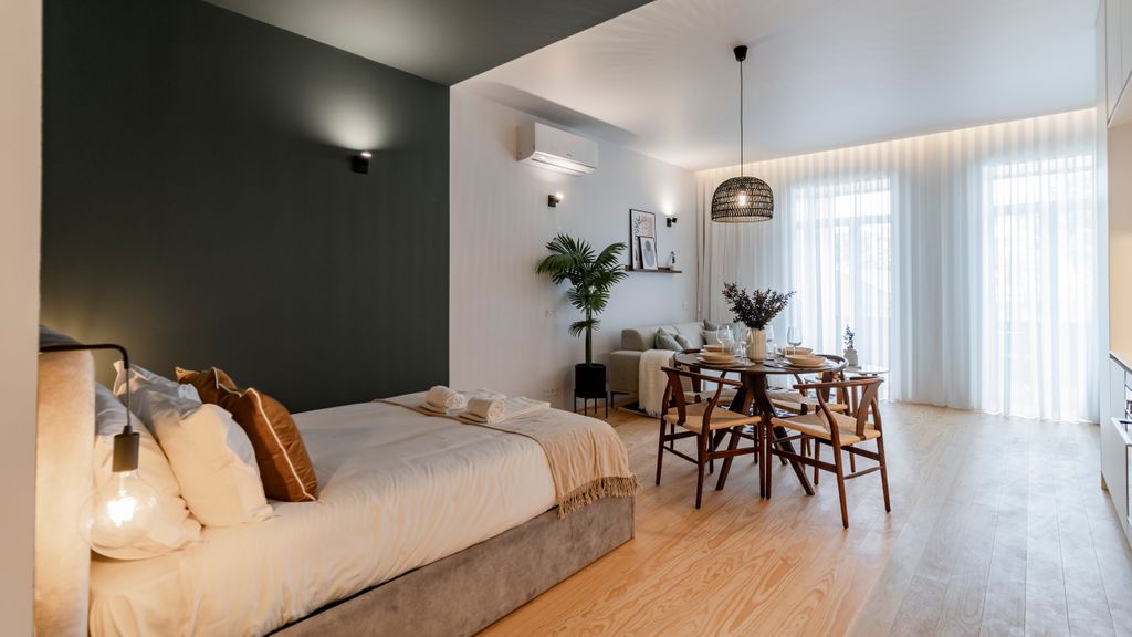 Almada 551 - 2.2 l Sleek Serenity by LovelyStay