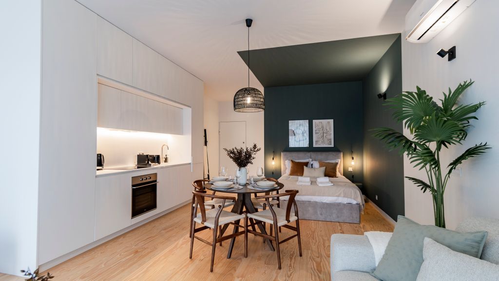 Almada 551 - 2.2 l Sleek Serenity by LovelyStay