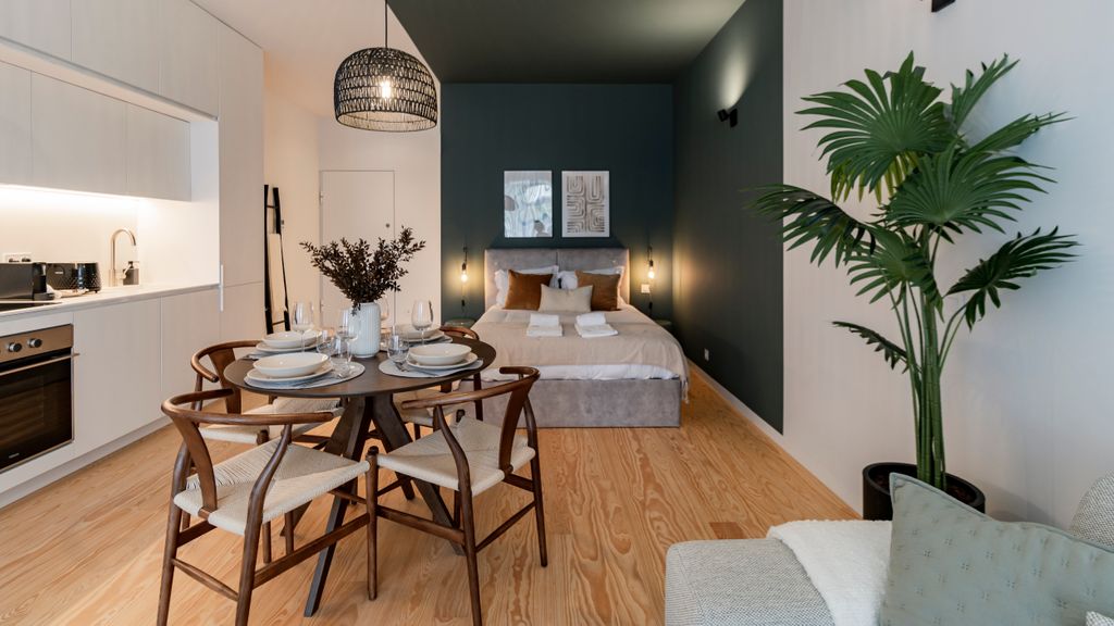 Almada 551 - 2.2 l Sleek Serenity by LovelyStay