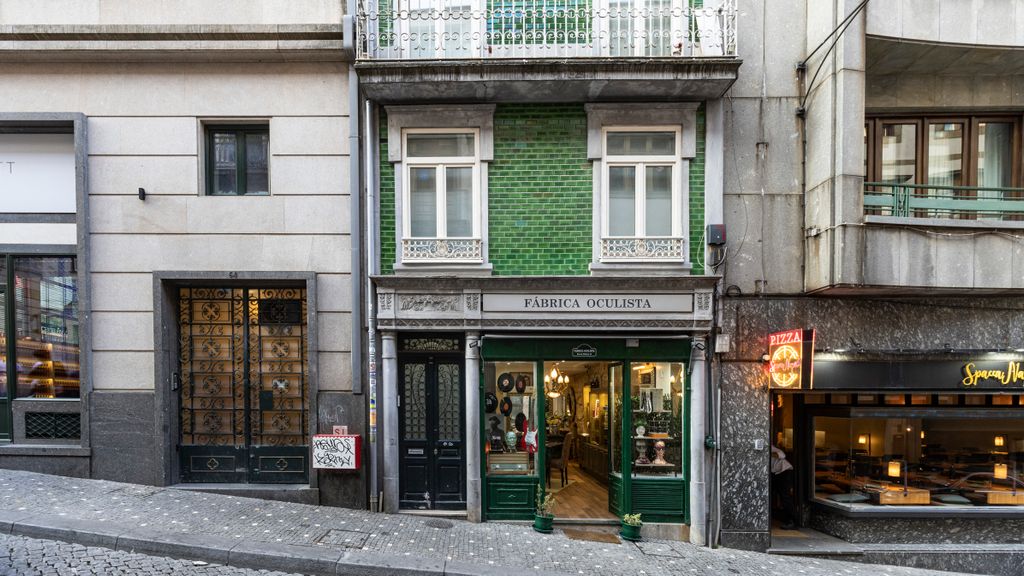 Fábrica Three-Story Charm by LovelyStay