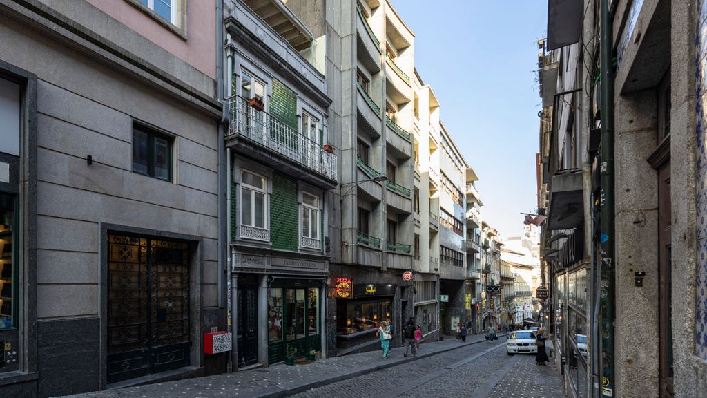 Fábrica Three-Story Charm by LovelyStay