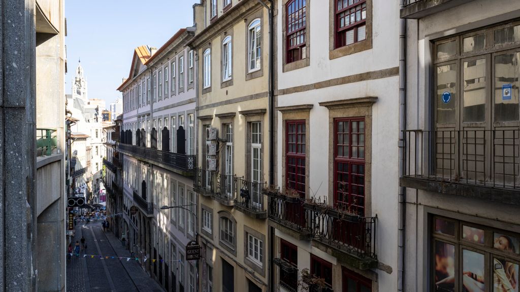 Fábrica Three-Story Charm by LovelyStay