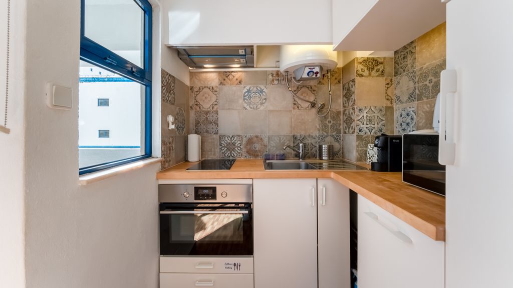 Praia da Rocha Apartment by LovelyStay