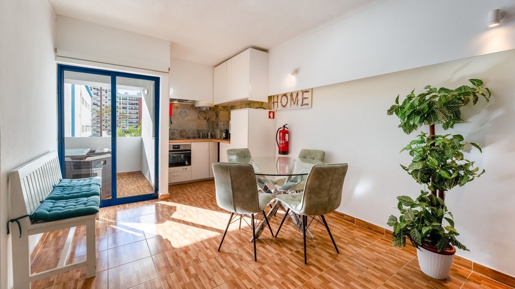 Praia da Rocha Apartment by LovelyStay