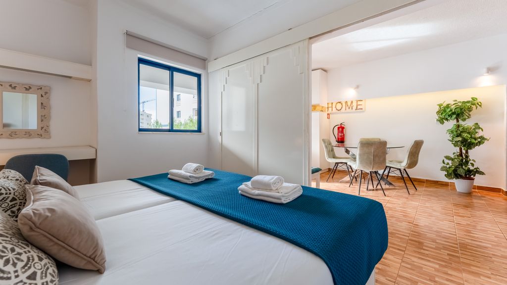 Praia da Rocha Apartment by LovelyStay