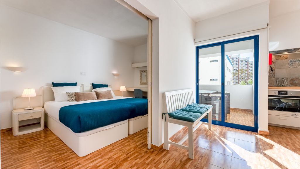 Praia da Rocha Apartment by LovelyStay