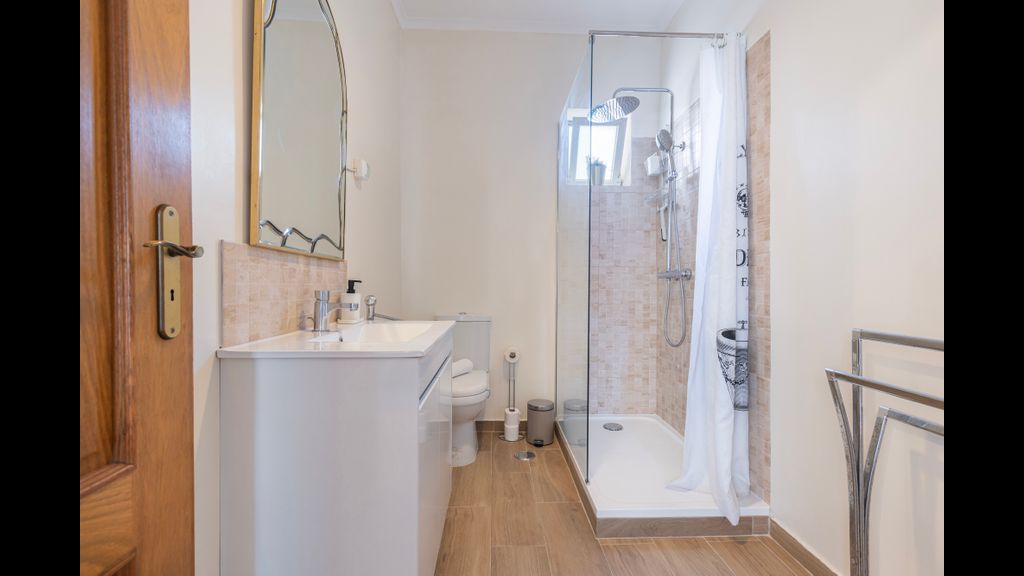 Central 2BR near Tram 28 by LovelyStay