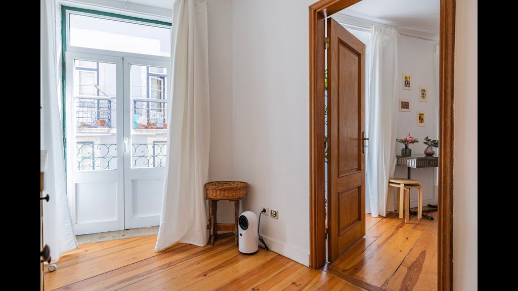 Central 2BR near Tram 28 by LovelyStay
