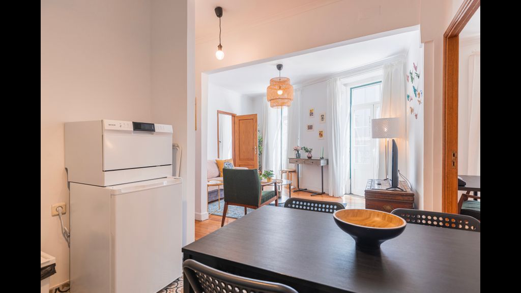 Central 2BR near Tram 28 by LovelyStay