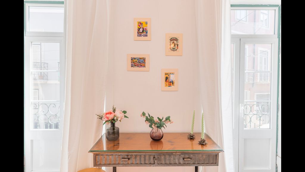 Central 2BR near Tram 28 by LovelyStay