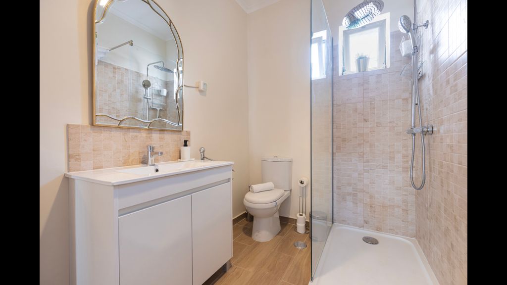 Central 2BR near Tram 28 by LovelyStay