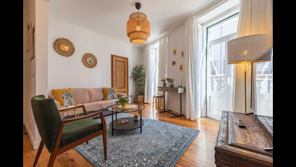 Central 2BR near Tram 28 by LovelyStay