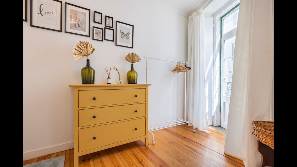 Central 2BR near Tram 28 by LovelyStay