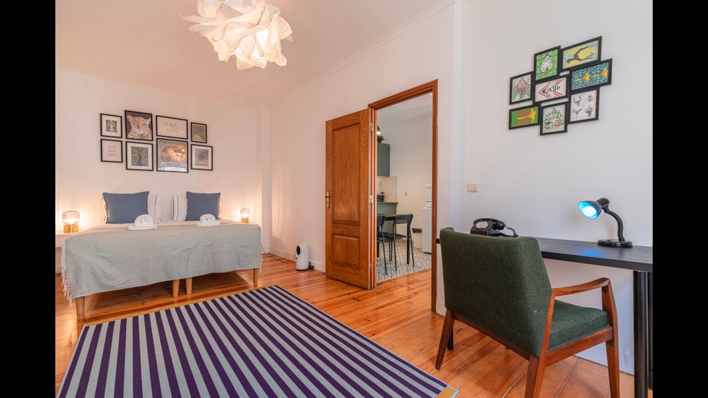 Central 2BR near Tram 28 by LovelyStay