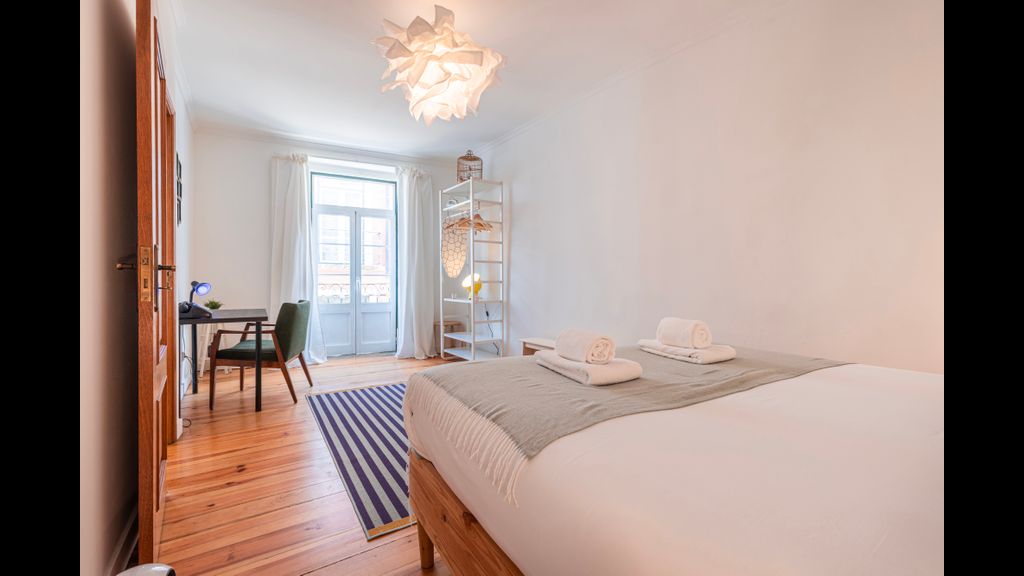 Central 2BR near Tram 28 by LovelyStay