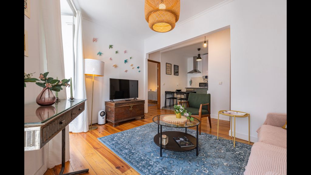 Central 2BR near Tram 28 by LovelyStay