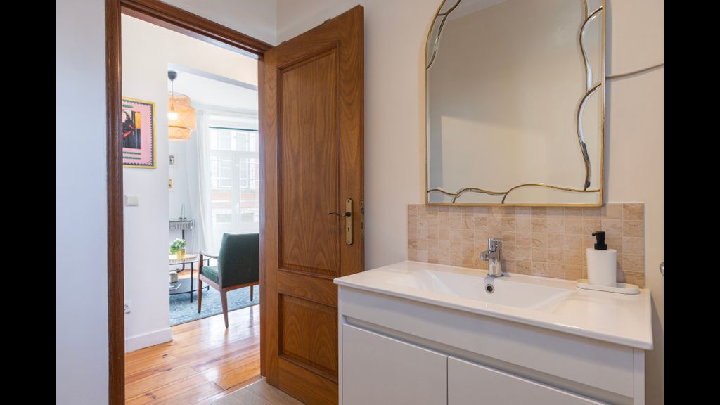 Central 2BR near Tram 28 by LovelyStay