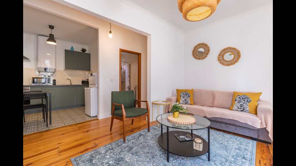 Central 2BR near Tram 28 by LovelyStay