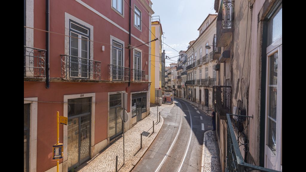 Central 2BR near Tram 28 by LovelyStay