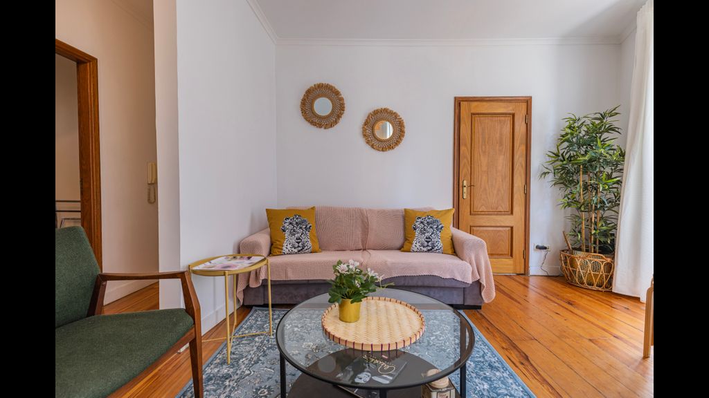 Central 2BR near Tram 28 by LovelyStay