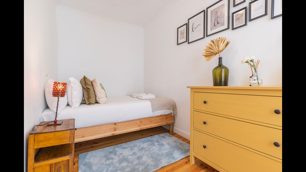 Central 2BR near Tram 28 by LovelyStay